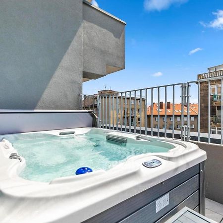 Lam Pink - Jacuzzi - Ac - Ps4 Leilighet Bratislava Eksteriør bilde
