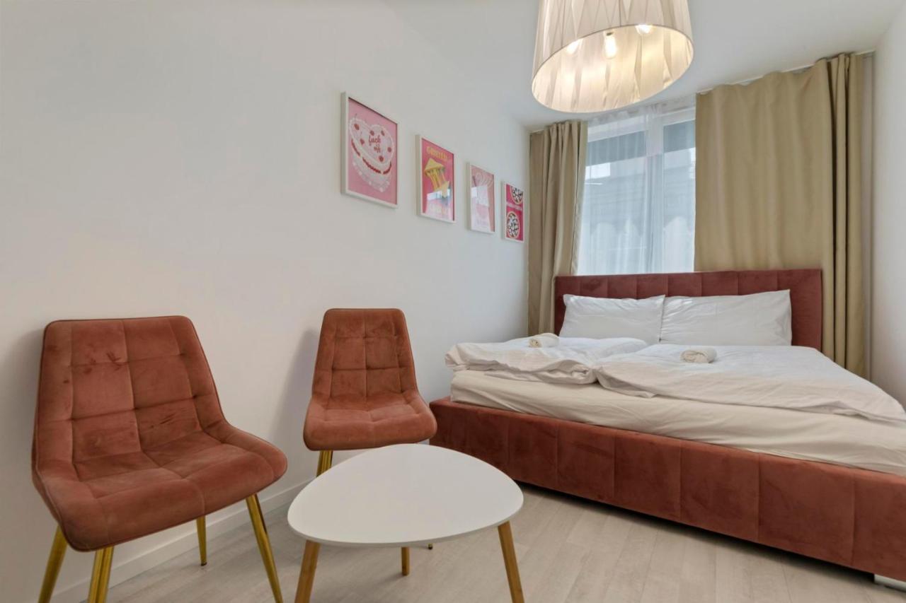 Lam Pink - Jacuzzi - Ac - Ps4 Leilighet Bratislava Eksteriør bilde