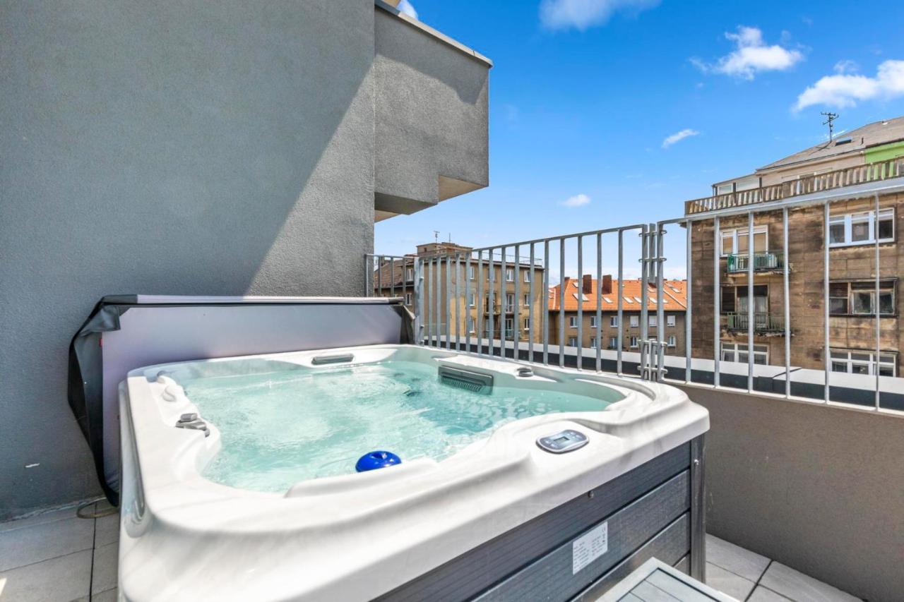 Lam Pink - Jacuzzi - Ac - Ps4 Leilighet Bratislava Eksteriør bilde