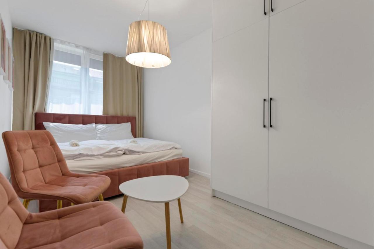 Lam Pink - Jacuzzi - Ac - Ps4 Leilighet Bratislava Eksteriør bilde