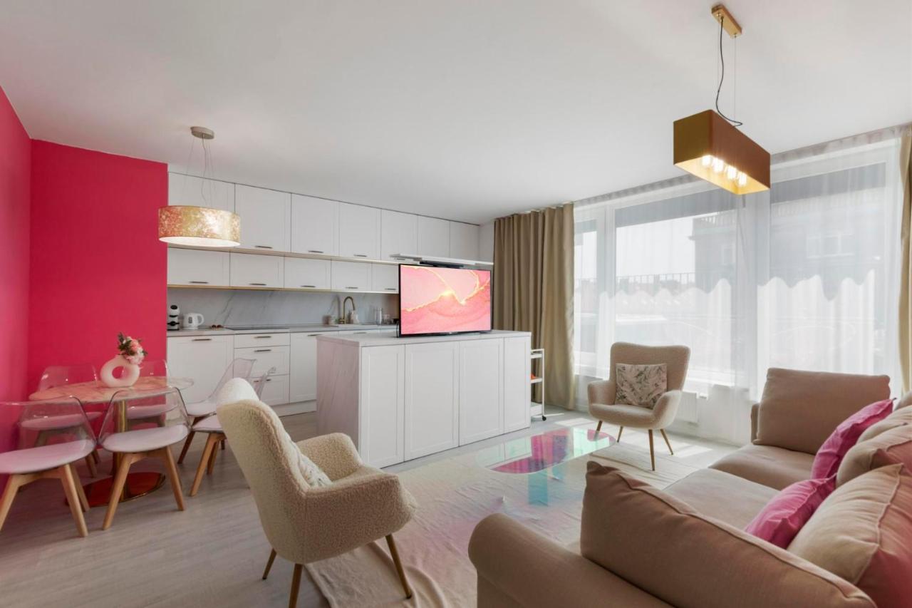 Lam Pink - Jacuzzi - Ac - Ps4 Leilighet Bratislava Eksteriør bilde
