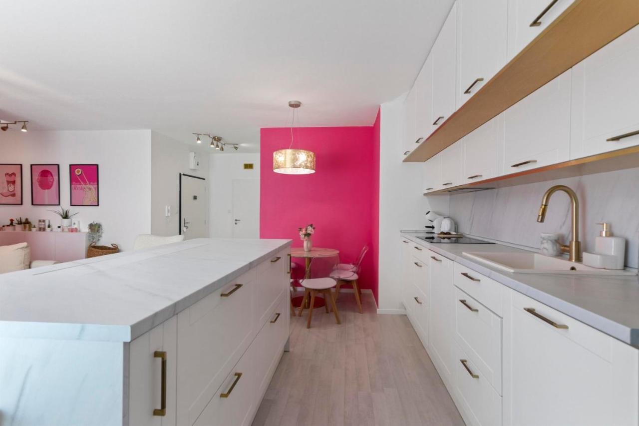 Lam Pink - Jacuzzi - Ac - Ps4 Leilighet Bratislava Eksteriør bilde
