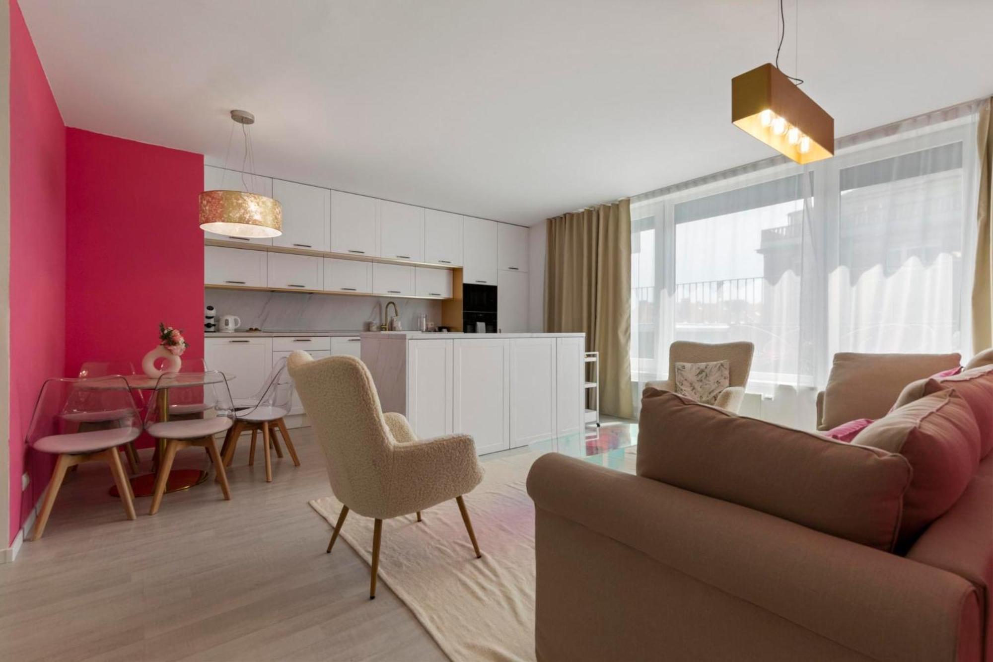 Lam Pink - Jacuzzi - Ac - Ps4 Leilighet Bratislava Eksteriør bilde