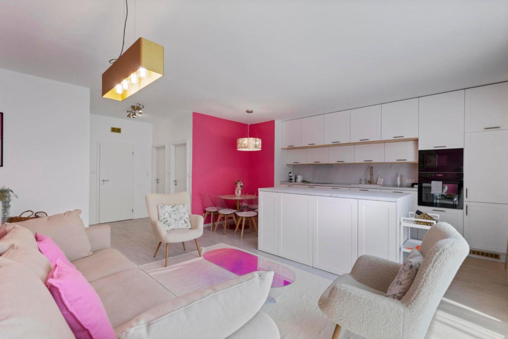 Lam Pink - Jacuzzi - Ac - Ps4 Leilighet Bratislava Eksteriør bilde